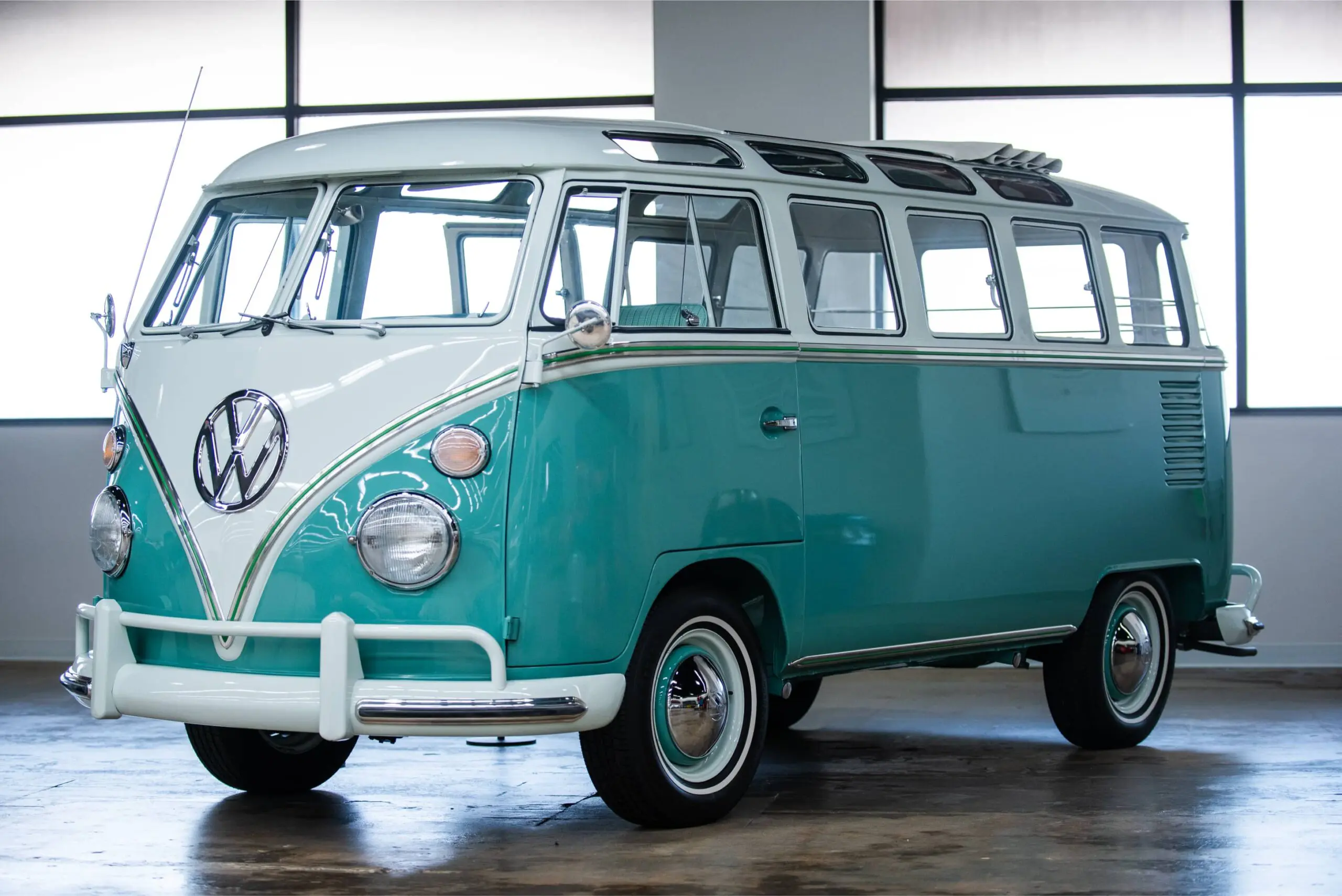 1963 Volkswagen 23-Window Samba Bus - Midwest Dream Car Collection